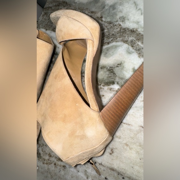 BCBG Max Azria Suede Maia Heels 8.5 - Picture 4 of 11